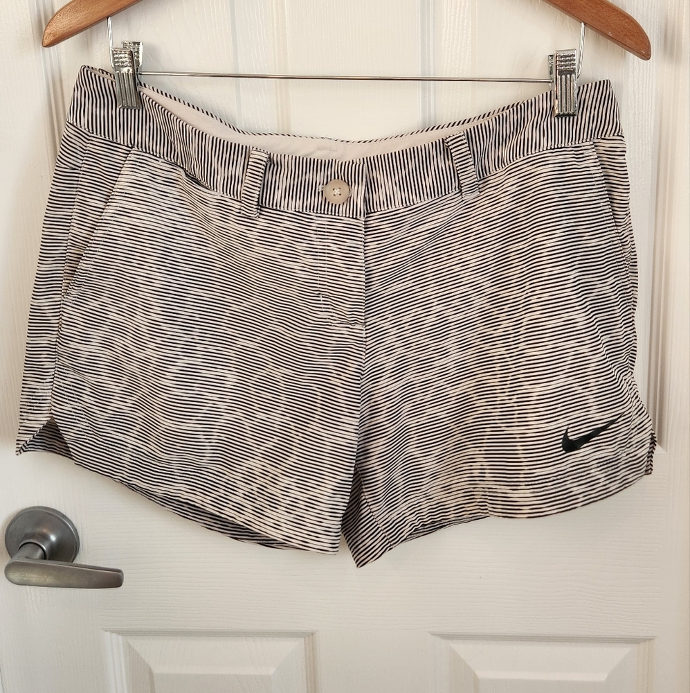 Nike Black and White Athletic Shorts Lightweight Design